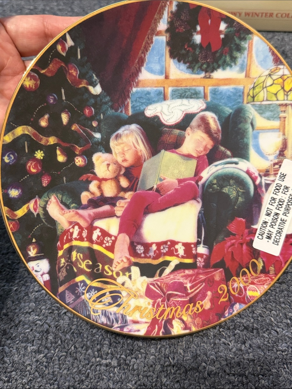 2000 Avon Holiday Decorative Plate with 22K Gold Rim.